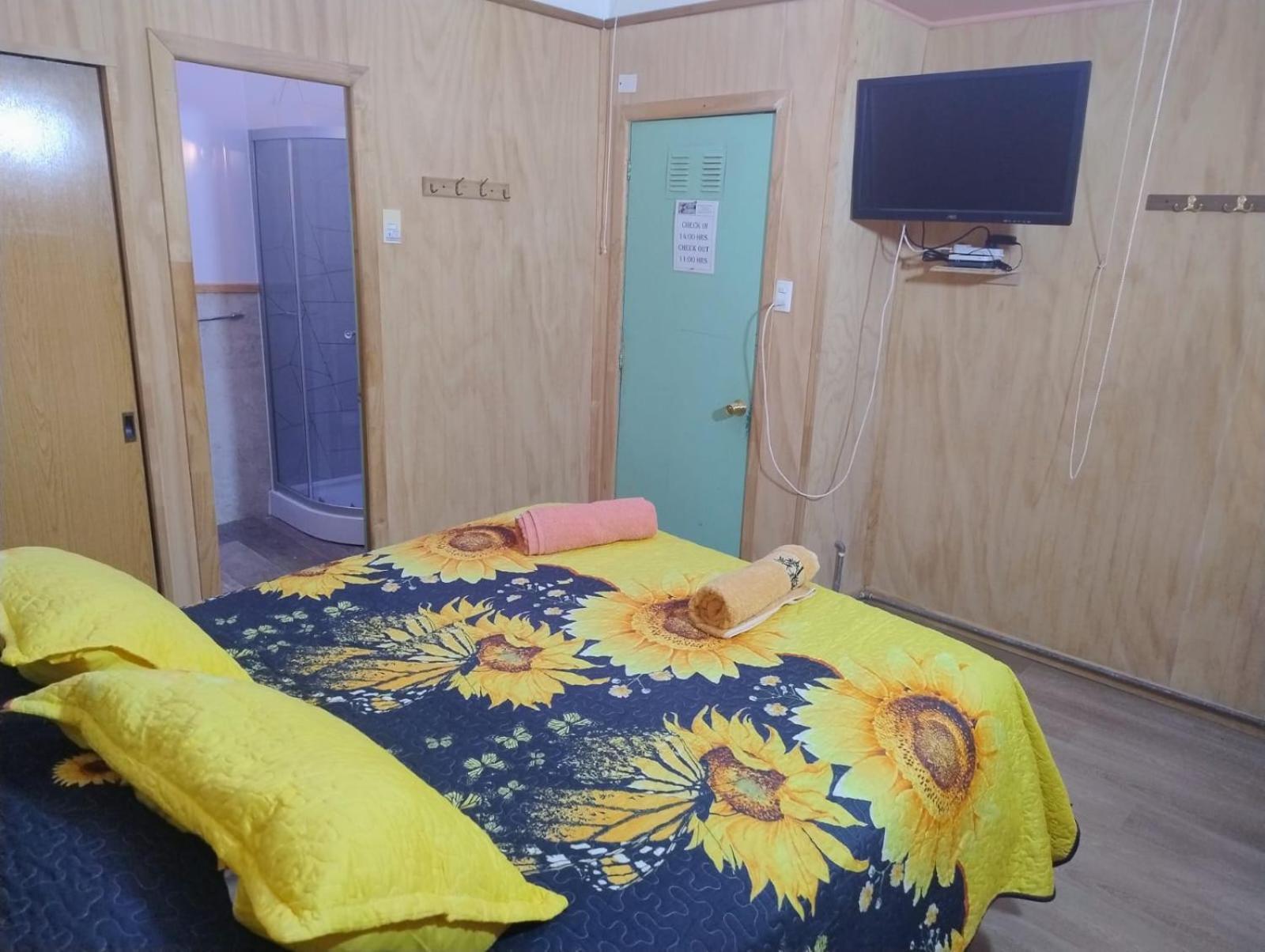 Hostal Y Residencial El Mundial Пуерто-Наталес Екстер'єр фото